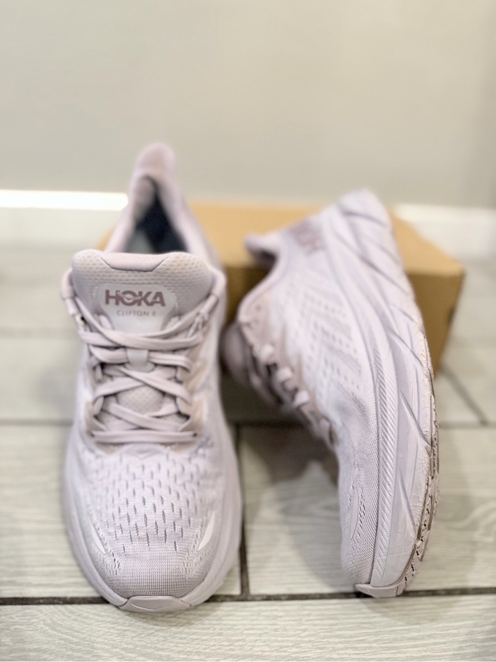 Hoka Women's Clifton 8 in Light Lavender size 10